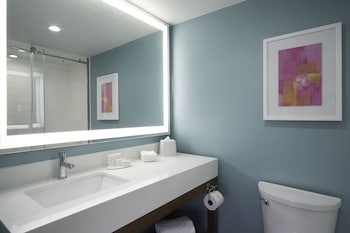 Room, 2 Queen Beds (Mobility Accessible, Roll-In Shower)