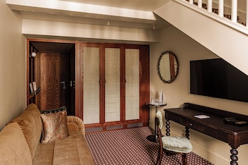 Junior Suite, Connecting Rooms (Component Suite)