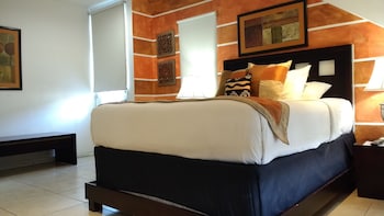 Premium Room, 1 Queen Bed (Samaan)