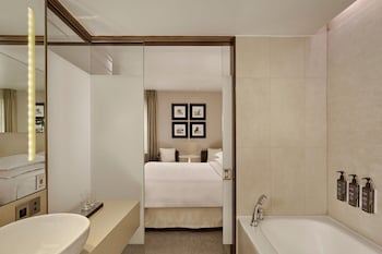 Club Room, 1 King Bed