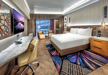 Concierge Tower, King Bed