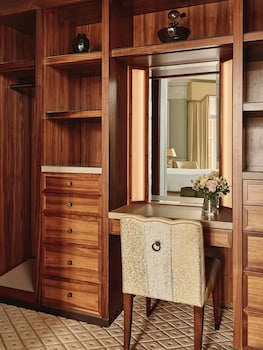 Corner Suite