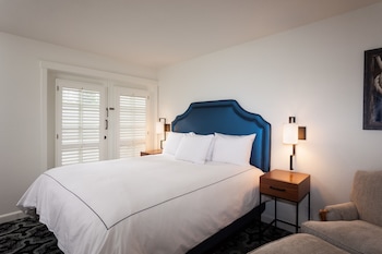 Luxury Suite, 1 King Bed, Mobility Accessible (Luxury)