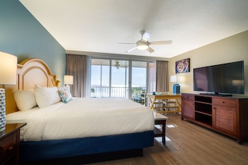 Deluxe Studio, 1 King Bed (Gulf Front)