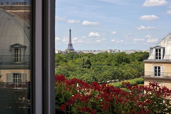 Room (Paris Eiffel Tower)