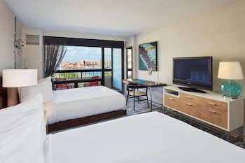 Room, 2 Queen Beds, Partial Ocean View