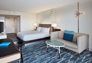 Room, 1 King Bed, Partial Ocean View