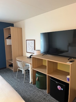 Room, 1 Queen Bed, Accessible (Mobility & Hearing)