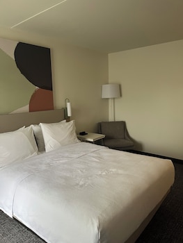 Room, 1 Queen Bed, Accessible, Bathtub (Mobility Accessible)