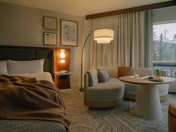 Suite, 1 King Bed, Terrace (Wellness Studio, Peak View)
