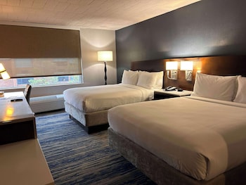 Standard Room, 2 Queen Beds, Non Smoking, Refrigerator