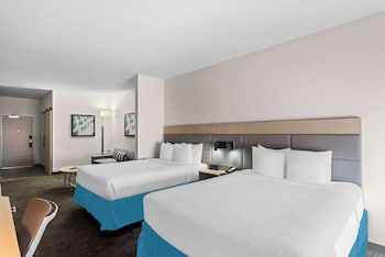 Suite, 2 Queen Beds, Non Smoking, Refrigerator & Microwave (with Sofabed)