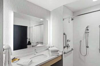 Standard Room, 1 King Bed, Accessible, Refrigerator & Microwave (Walk-in Shower)