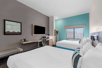 Standard Room, 2 Queen Beds, Accessible, Refrigerator & Microwave (Walk-in Shower)