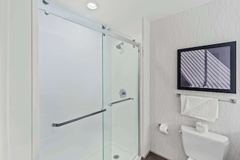 Standard Room, 1 King Bed, Non Smoking, Refrigerator & Microwave