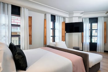 Triple Room (Puerta Elvira (3 Adults)