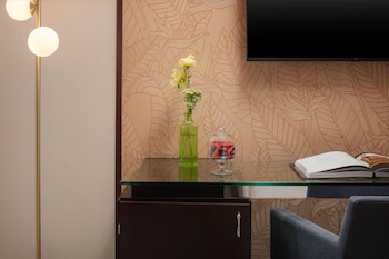 Family Room, Connecting Rooms (3AD+1CH)