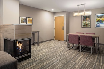 Suite, 1 King Bed, Non Smoking