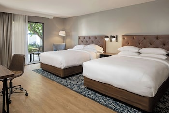 Room, 2 Queen Beds, Mobility Accessible, Bathtub