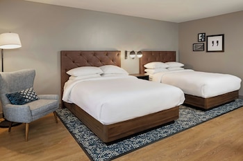 Room, 2 Queen Beds, Mobility Accessible, Bathtub