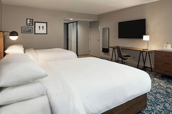 Room, 2 Queen Beds, Mobility Accessible, Bathtub