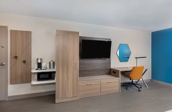 Standard Room, 1 King Bed, Accessible, Non Smoking (Communications, Mobility)