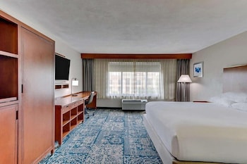 Deluxe Room, 1 King Bed, Accessible, Non Smoking
