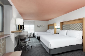Standard Room, 2 Queen Beds (Bath/Shower Combo)