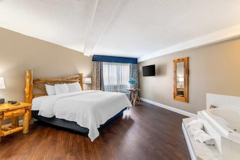 Suite, 1 King Bed, Non Smoking, Jetted Tub