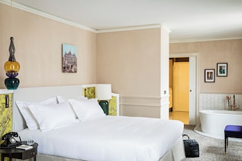 Suite, 1 Queen Bed, Terrace, Courtyard View