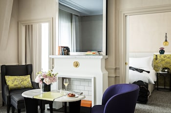 Suite, 1 King Bed, Courtyard View (or Scribe St. View, Prestige)