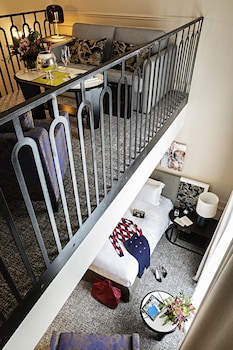 Junior Suite, 1 King Bed, Courtyard View (or Scribe St. View, Duplex)