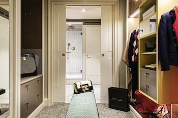 Junior Suite, 1 King Bed, Courtyard View (or Scribe St. View, Duplex)