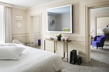 Suite, 1 King Bed, Courtyard View (or Scribe St. View, Prestige)