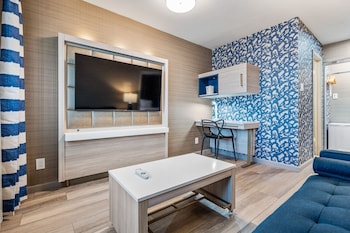 Deluxe Suite, 2 Queen Beds