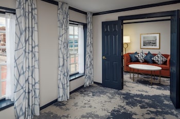 Suite, 1 Bedroom (Parlor)