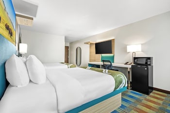 Standard Room, 2 Queen Beds, Non Smoking