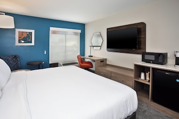 Standard Room, 1 King Bed, Mobility Accessible (Communications)