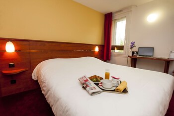 Comfort Room, Connecting Rooms