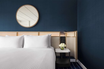 Room, 1 King Bed (High Floor)