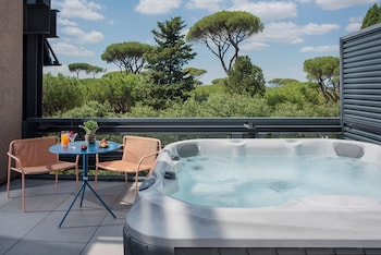 nhow Junior Suite Wine & Jacuzzi