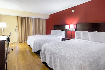 Suite, 2 Bedrooms (2 Double Beds w/Sofa Beds, Smoke Free)