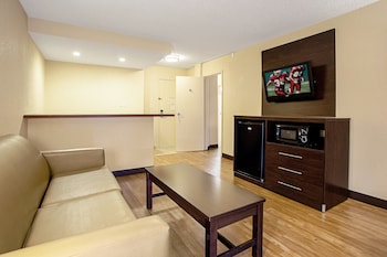 Suite, 1 King Bed with Sofa bed (2 Room, Smoke Free)