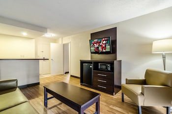 Suite, 1 King Bed with Sofa bed (2 Room, Smoke Free)