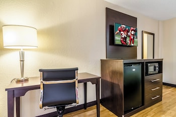 Deluxe Room, 1 King Bed (Smoke Free)