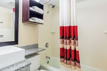 Deluxe Room, 1 King Bed, Poolside (Smoke Free)