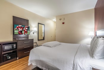 Premium Room, 1 King Bed, Accessible, Poolside (Upgraded Bedding&Snack Box, RI Shower)