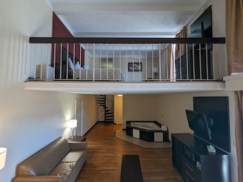Superior Room, 1 King Bed, Jetted Tub (Loft, Smoke Free)