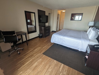Suite, 1 King Bed, Jetted Tub (2 Room, Smoke Free)