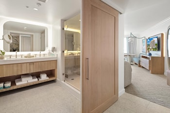 Premium Room, 1 King Bed with Sofa bed, Balcony, Ocean View